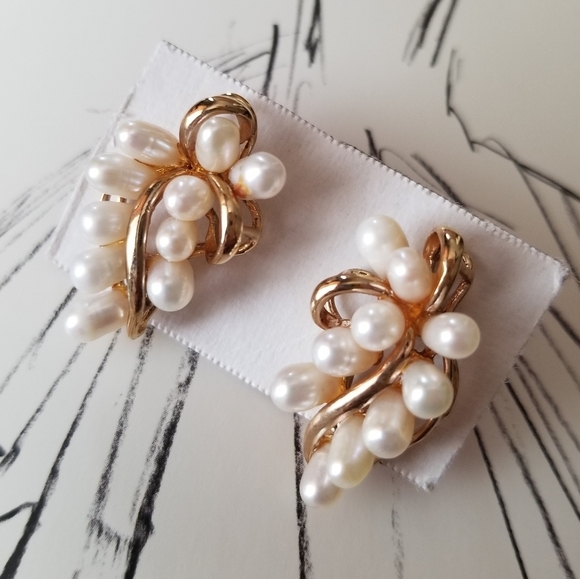 ❗Vintage Cluster Pearl Gold Swirl Earrings❗